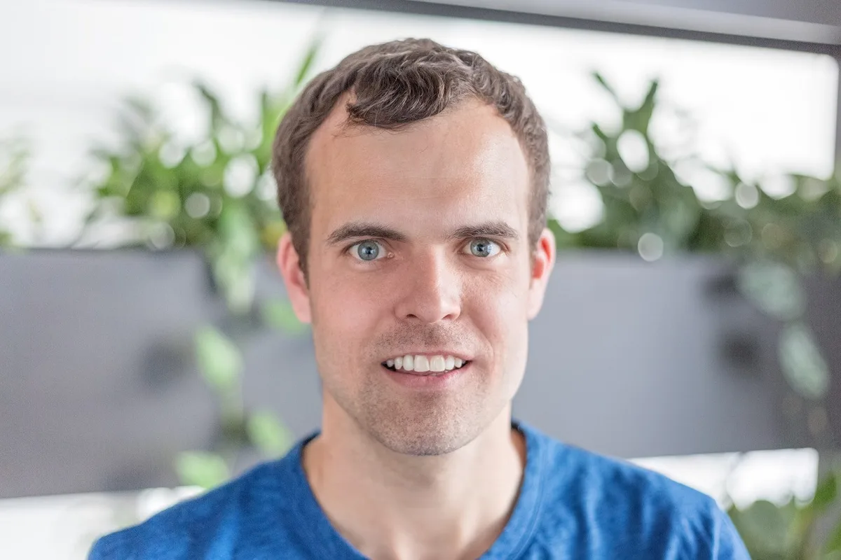 Porträtbild von Tobias Rein, einem der Gründer von Getyourguide.